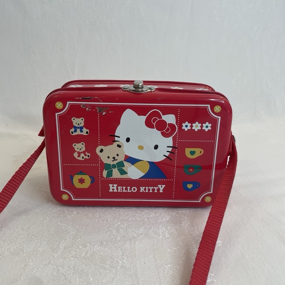 Hello Kitty Red Metal Clutch Wallet Wristlet Purse w/ Strap Vintage‎ Sanrio 1996